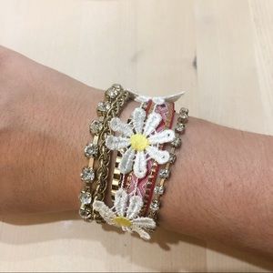 Boho Chic Daisy bracelet with magnet closure
